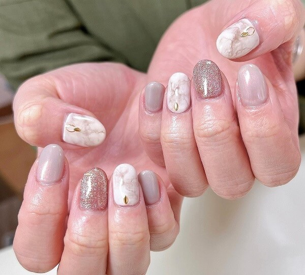 Mẫu nail kim tuyến đơn giản kết hợp sơn bóng