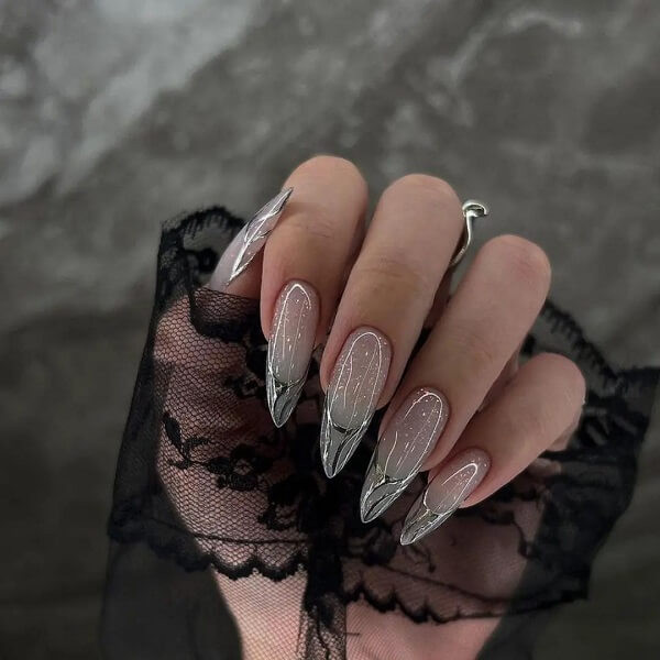 Mẫu nail kim tuyến đơn giản với kim tuyến nhỏ