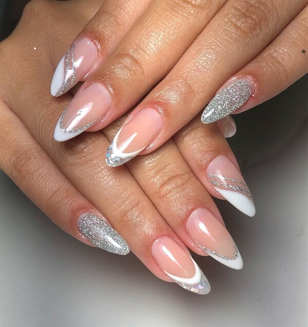 Mẫu nail kim tuyến đơn giản với đầu móng tròn