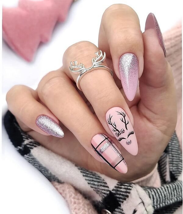 Mẫu nail lấp lánh kim tuyến màu tím huyền bí