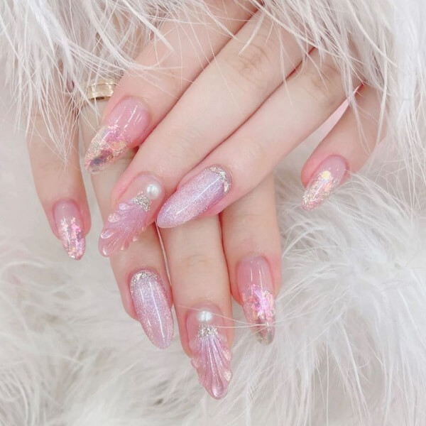 Mẫu nail lấp lánh kim tuyến kiểu móng nhọn