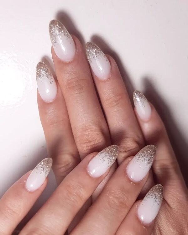 Mẫu nail lấp lánh kim tuyến đính đá hình hoa