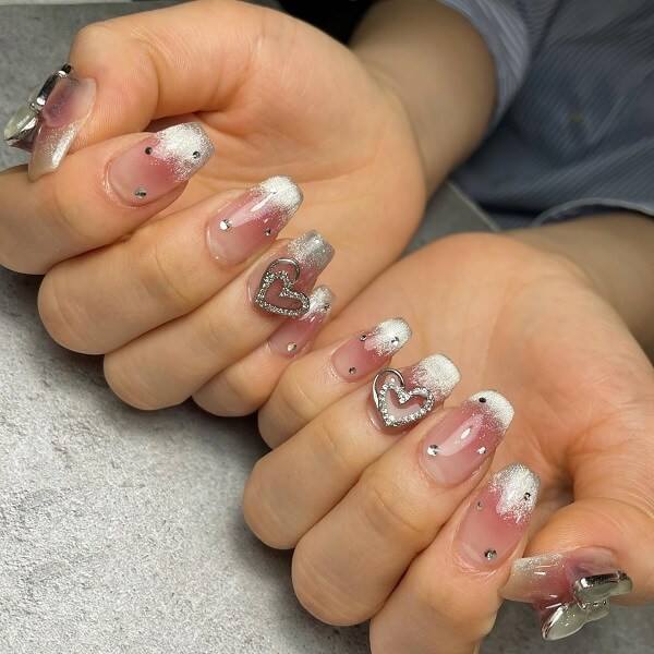 Mẫu nail lấp lánh kim tuyến với họa tiết hình học