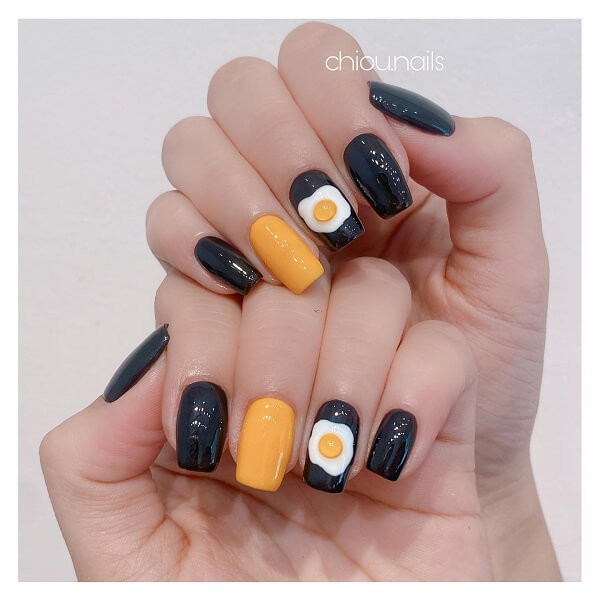 Mẫu nail màu cam đính đá