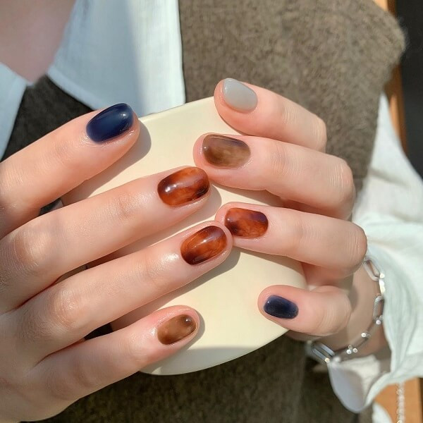 Mẫu nail màu nâu thạch sang trọng