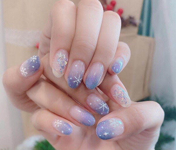 Nail tím đậm kết hợp kim tuyến