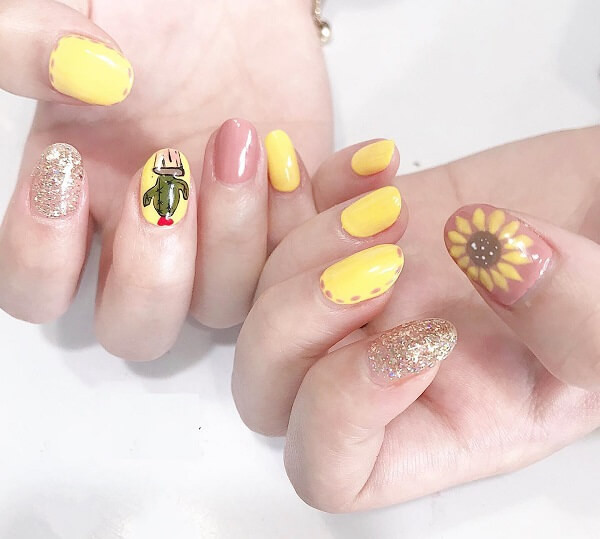 Mẫu nail vàng đậm nổi bật