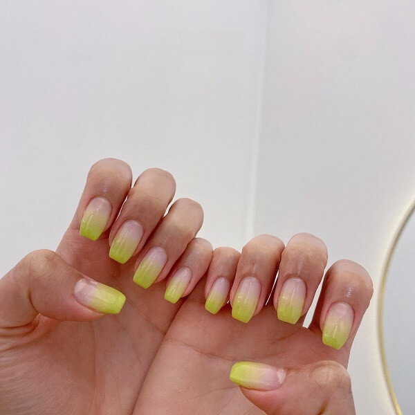 Mẫu nail vàng chanh đơn giản