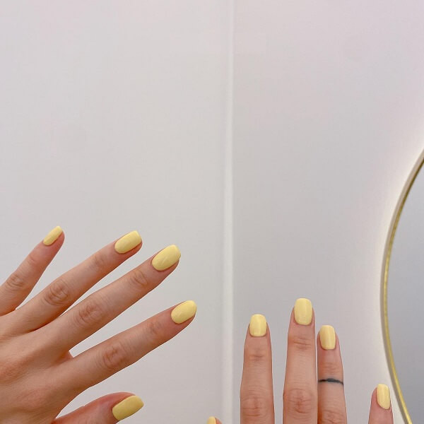 Mẫu nail vàng chanh đính đá