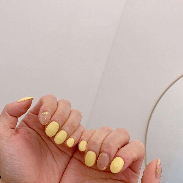 Mẫu nail vàng chanh ombre