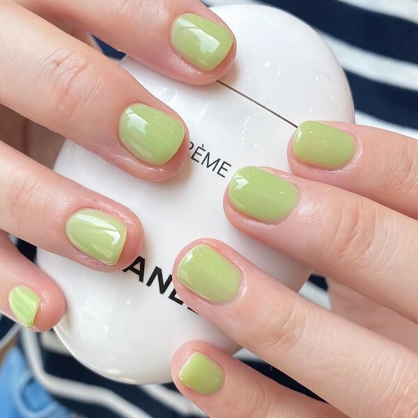 Mẫu nail xanh bơ đơn giản