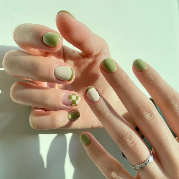 Mẫu nail xanh bơ kim tuyến lấp lánh