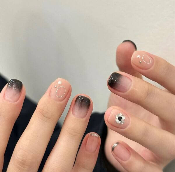 Mẫu nail màu đen