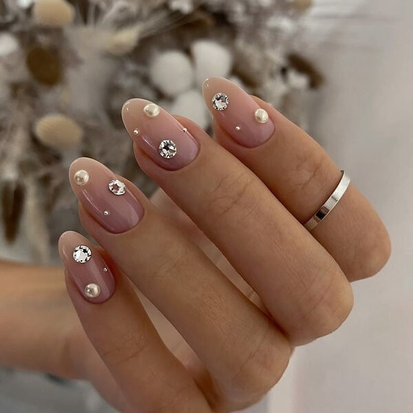 Mẫu nail nhẹ nhàng cho da trắng