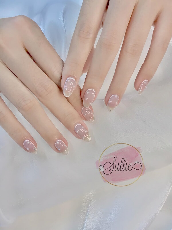 Nail trắng đơn giản