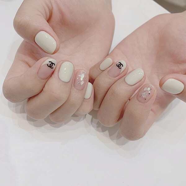 Nail trắng sữa