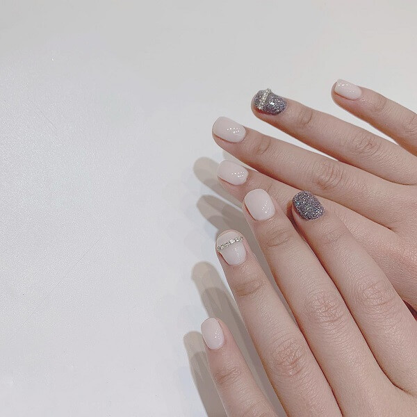 Nail trắng sữa