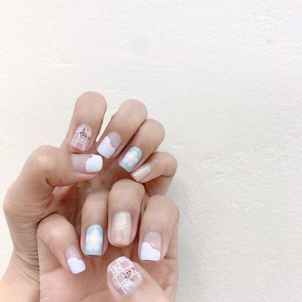 Mẫu nail kẻ sọc hồng