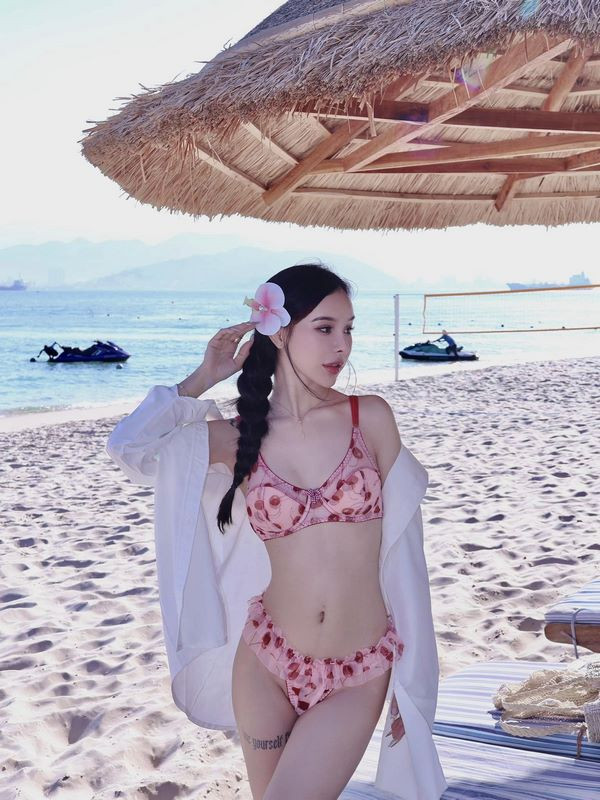 Hình nền 4K Dương Kim Yên bikini