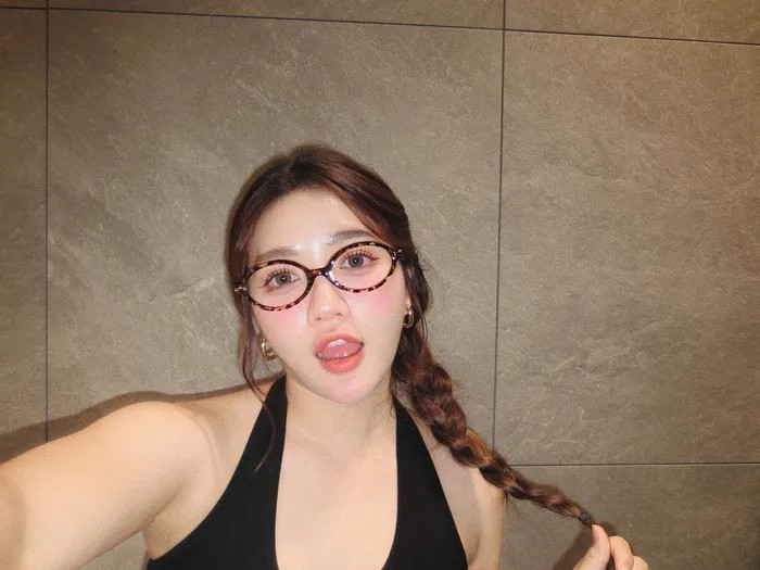 An Vy Fap TV thu hút với outfit cực chất