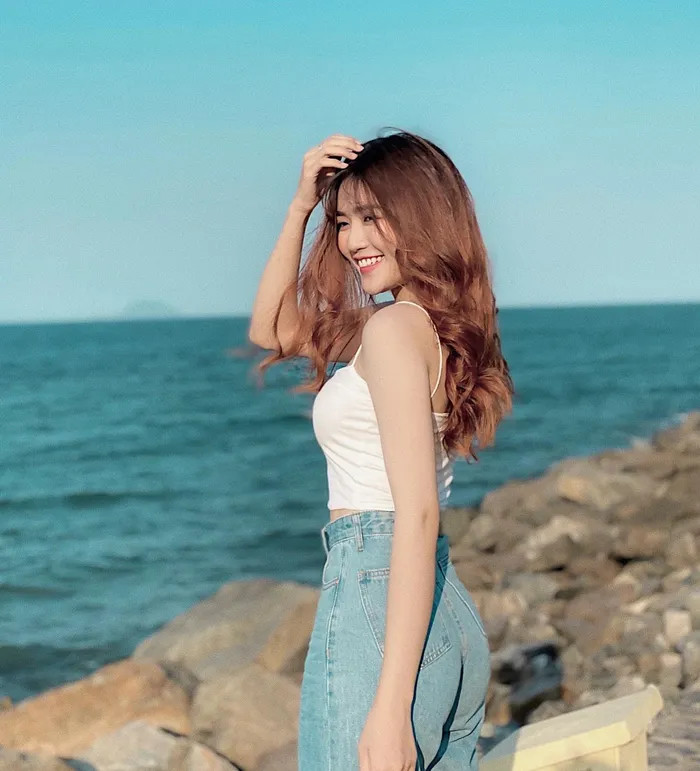 An Vy khoe dáng chuẩn với những trang phục bikini tôn dáng
