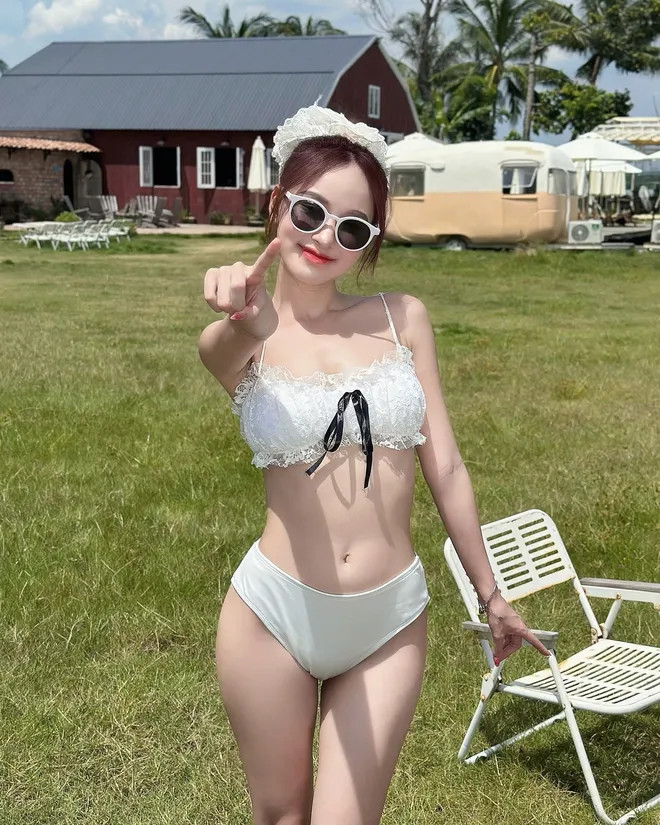 Ảnh gái xinh ngầu trong trang phục bikini