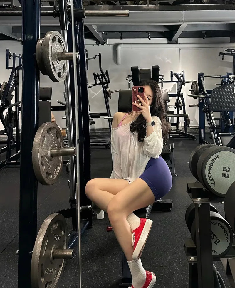 Hình ảnh gái xinh tập gym giúp bạn có thêm động lực