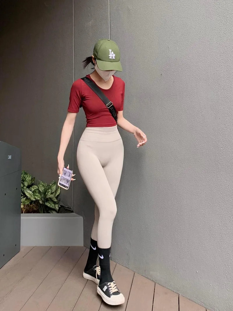 Ảnh gái xinh tập gym chụp toàn thân