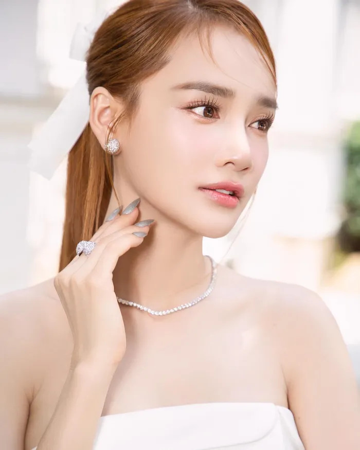 Nhã Phương sexy đầy quyến rũ
