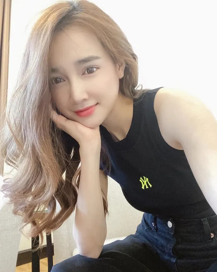 Nhã Phương sexy khoe vẻ đẹp gợi cảm