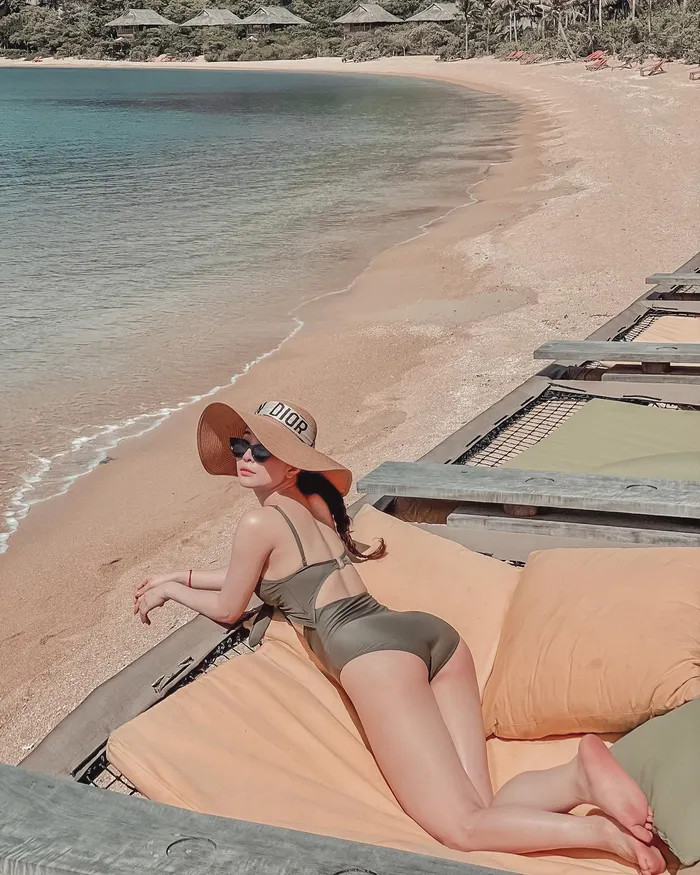 Quỳnh Nga bikini khoe dáng nóng bỏng
