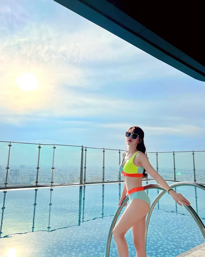 Puka cùng bikini quyến rũ dưới ánh nắng mùa hè