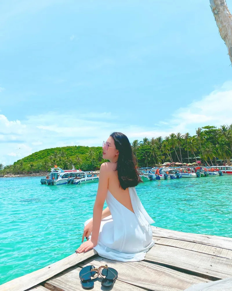 Ảnh Bùi Quỳnh Hoa khoe đường cong quyến rũ trong bikini