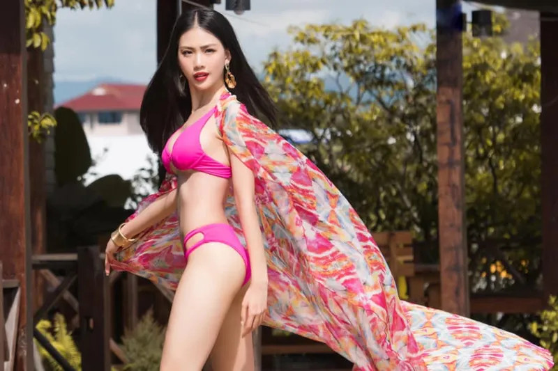 Hình ảnh Bùi Quỳnh Hoa khác biệt và nổi bật giữa đám đông