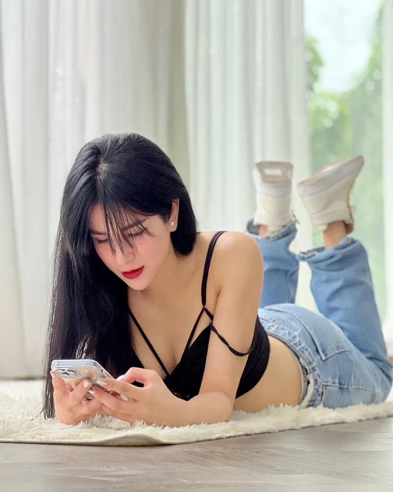 Ảnh Diệp Lâm Anh bikini sắc nét