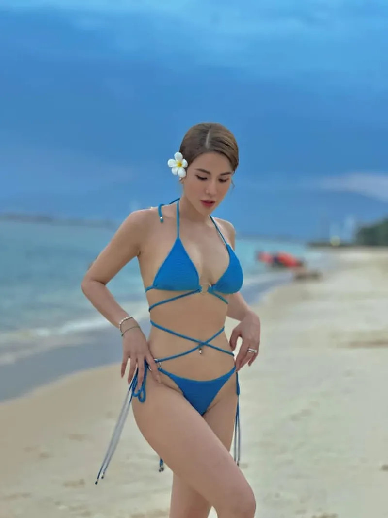 Diệp Lâm Anh diện bikini nóng bỏng