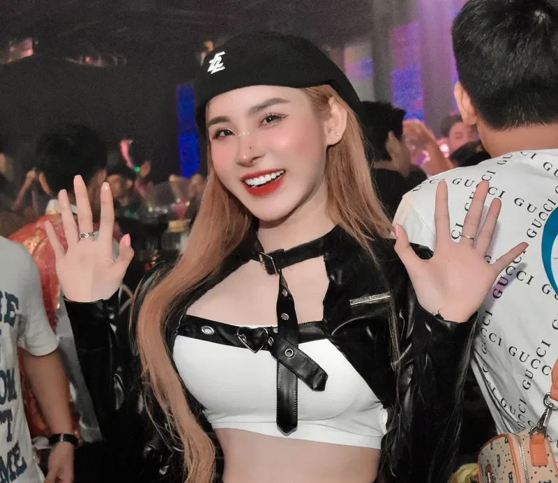 Bộ sưu tập DJ Tina Thảo gợi cảm không thể rời mắt