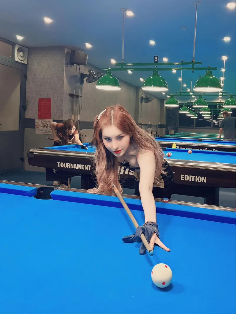 DJ Tina Thảo gợi cảm phong cách và thu hút