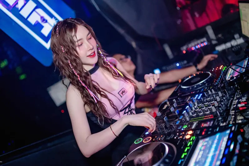 Bộ ảnh DJ Tina Thảo dạo gần đây nhận được nhiều sự quan tâm