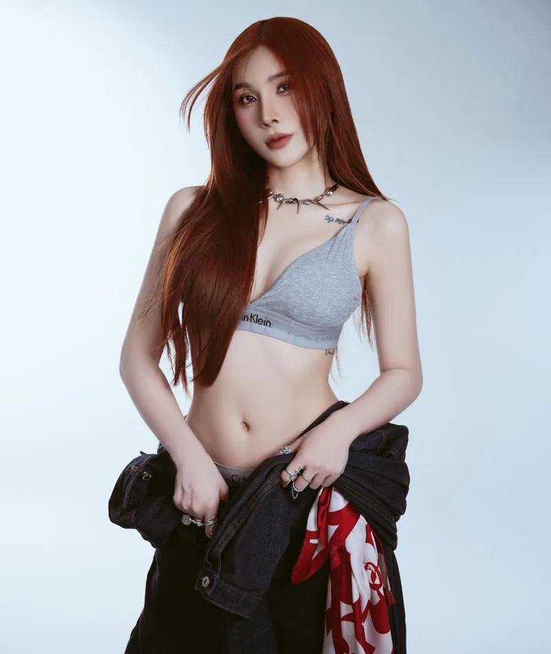 Hình ảnh DJ Tina Thảo rực rỡ trên sân khấu