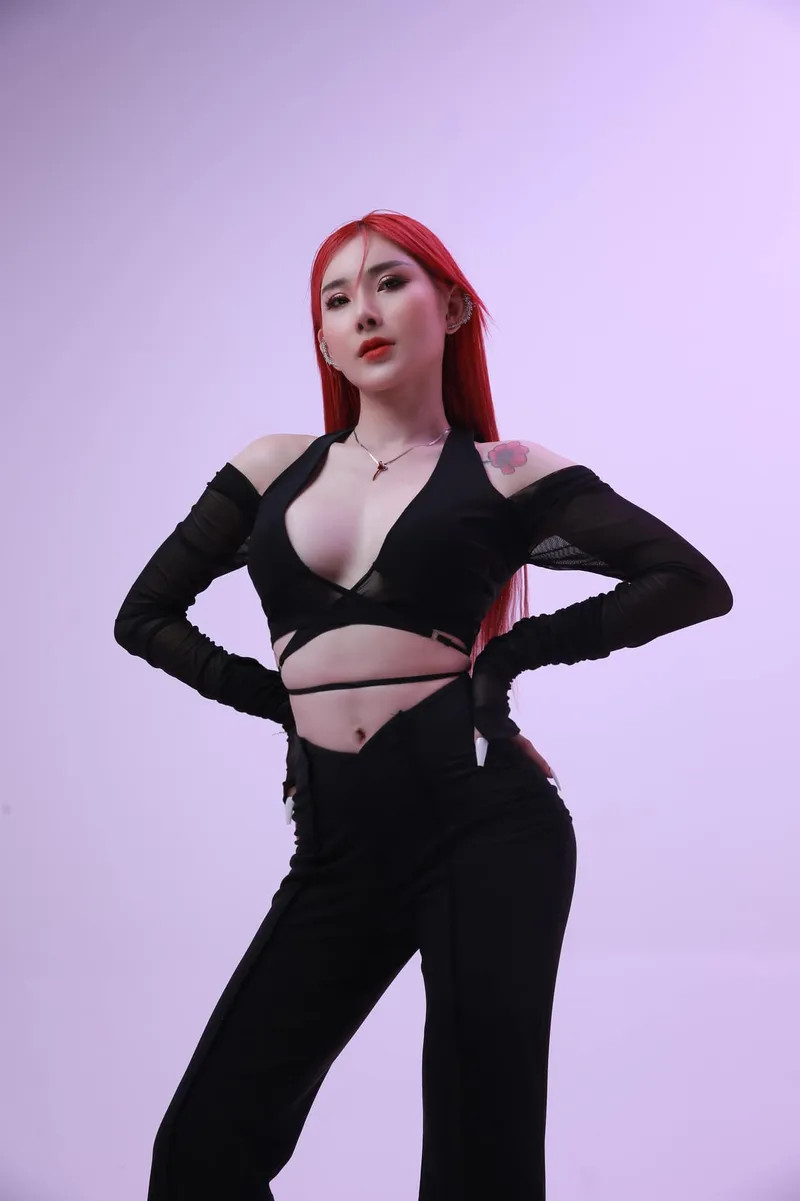 DJ Tina Thảo gợi cảm làm nổi bật cá tính riêng