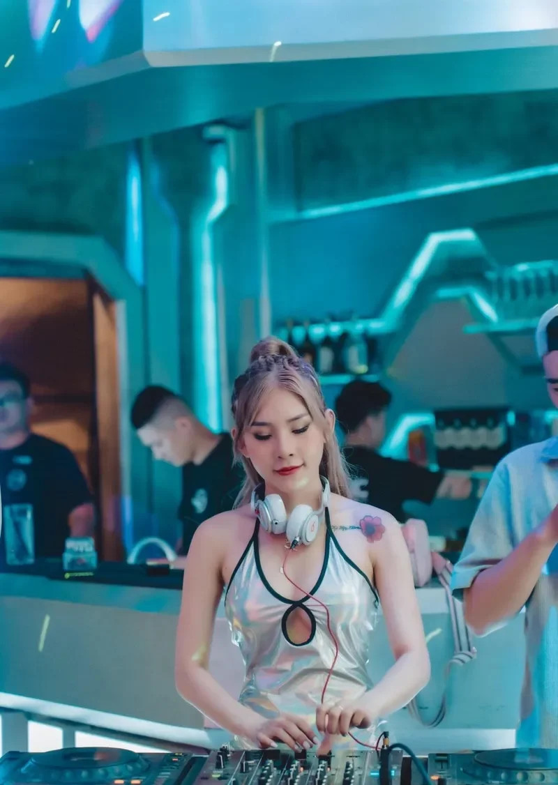 Hình DJ Tina Thảo gợi cảm khiến người xem say mê