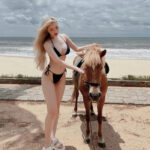Tập 100+ ảnh ca sĩ Mlee bikini show body gợi cảm và quyến rũ