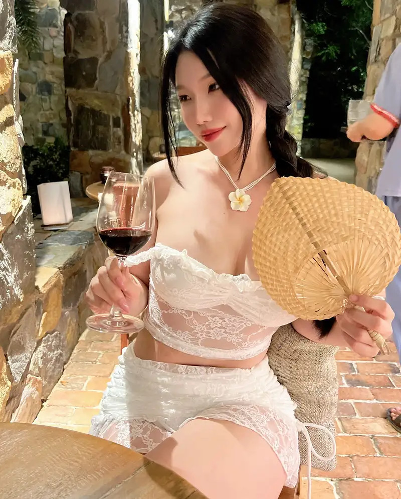 Duyên Hipp với hình ảnh mới nhất