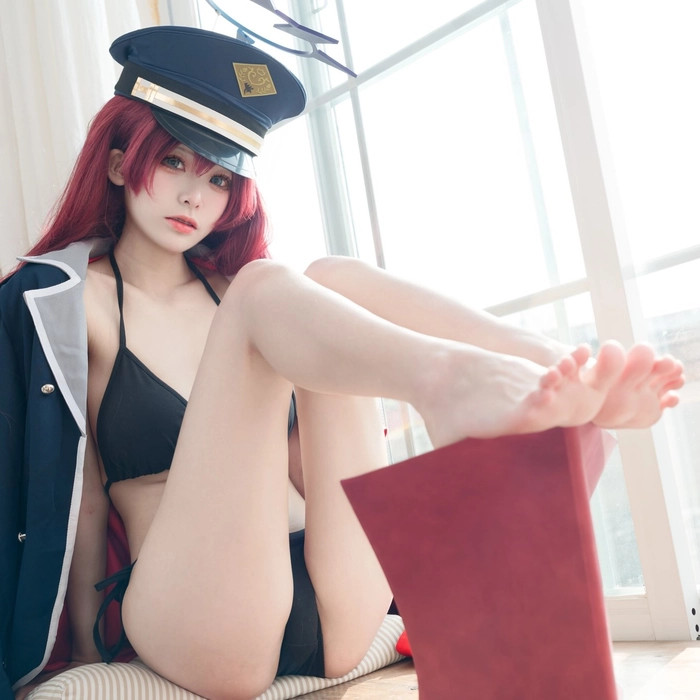 Gái xinh cosplay hở bím