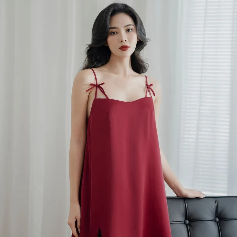 Hình ảnh tinh tế của cô gái trong trang phục ngủ