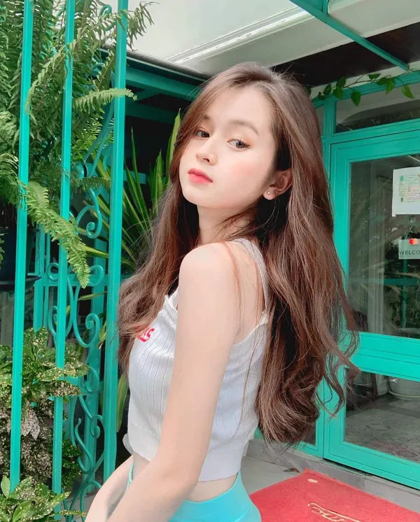 Hình gái xinh cute, tóc dài mượt