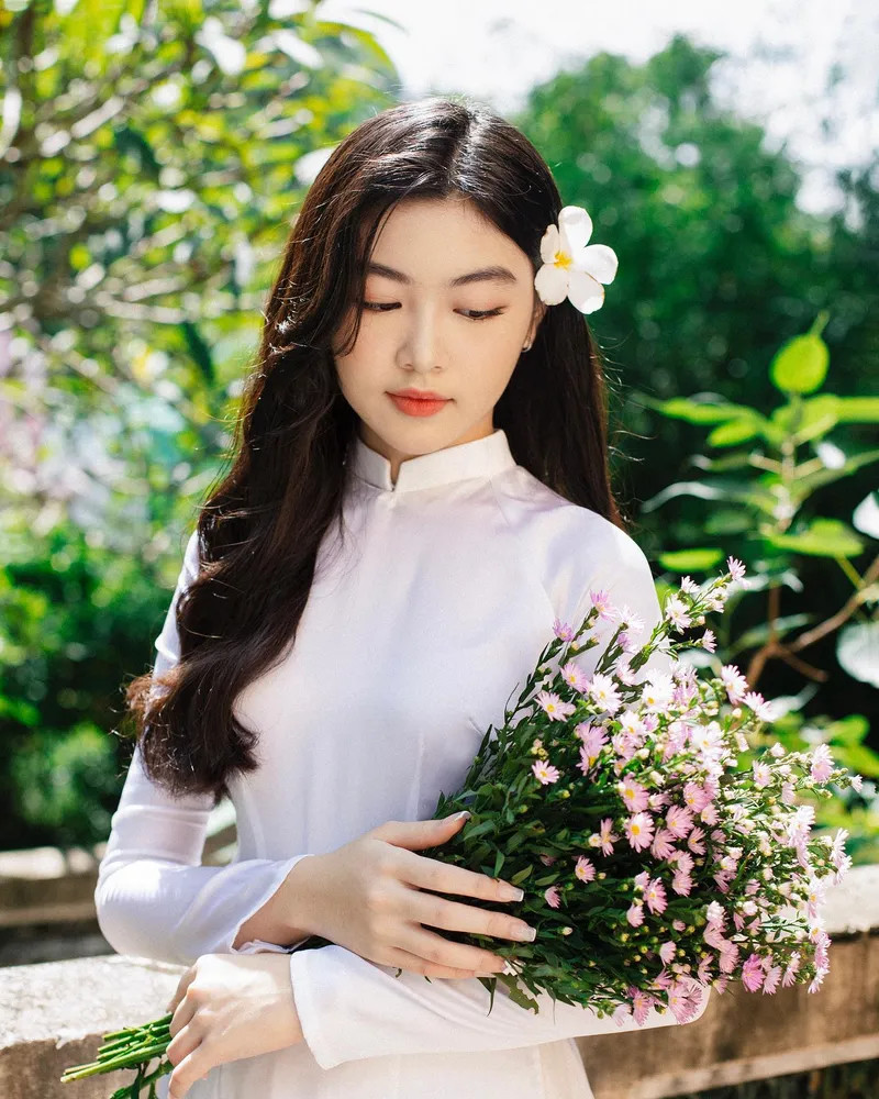 Cuộc sống của Lọ Lem con gái Quyền Linh đầy yên bình và giản dị