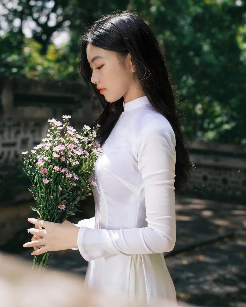 Lọ Lem quyền Linh gây ấn tượng bởi vẻ đẹp nhẹ nhàng