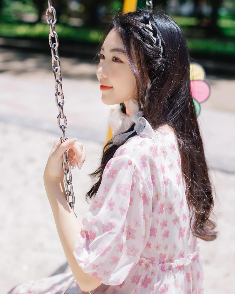 Bé Lọ Lem quyền Linh thu hút bởi vẻ đẹp tự nhiên